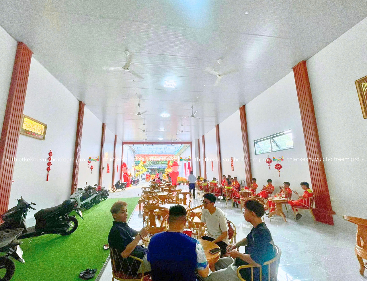 Khu cafe thoáng mát