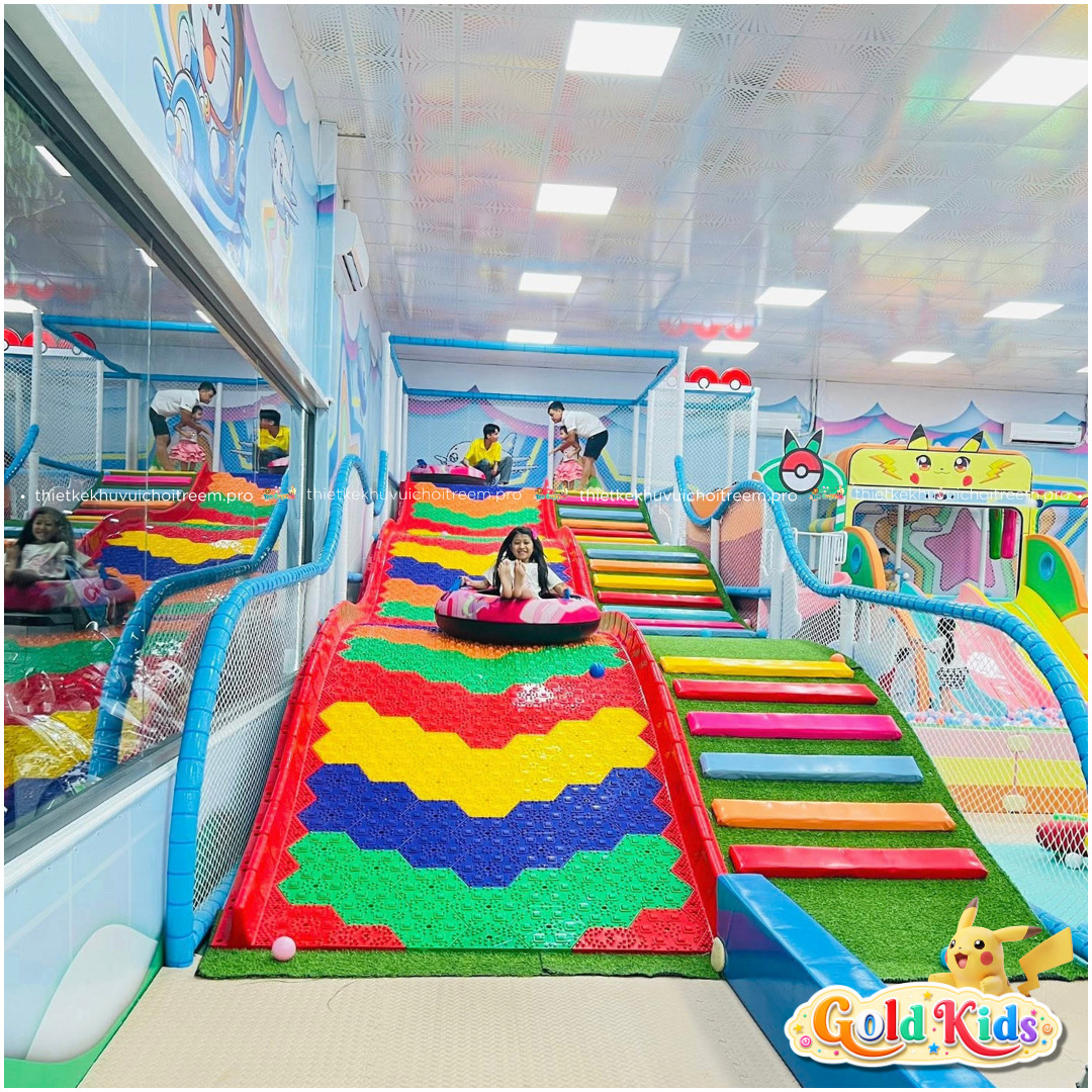 Cầu trượt phao khô cầu vồng uốn lượn tại Gold Kids