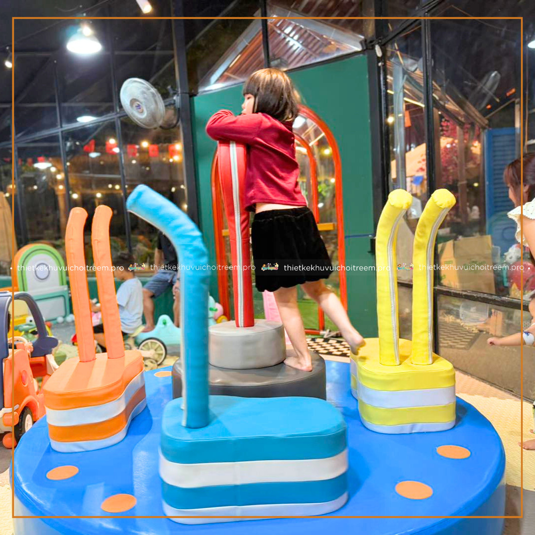 Mâm xoay kẹo ngọt với màu sắc siêu cưng