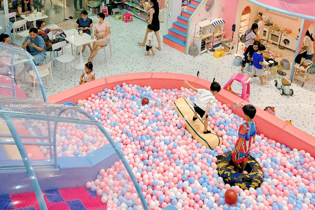 Trò chơi hồ bóng nhựa cho bé