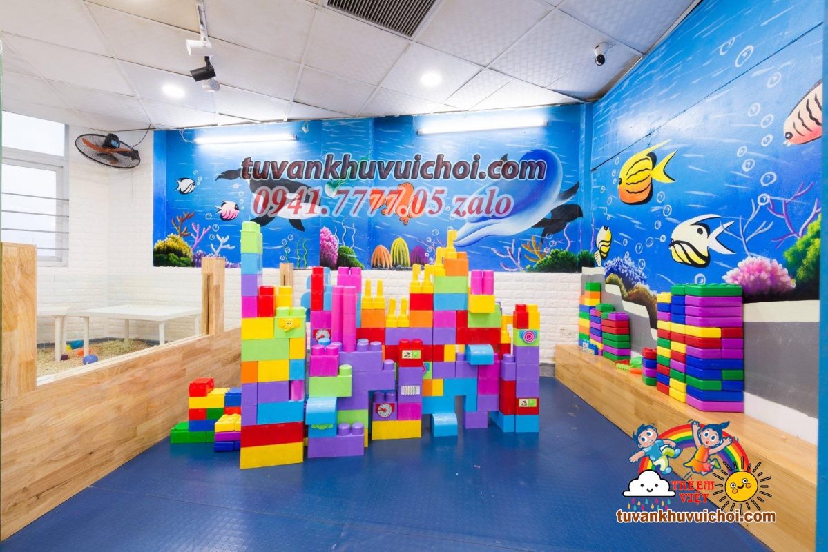 Lego nhựa trong khu vui chơi